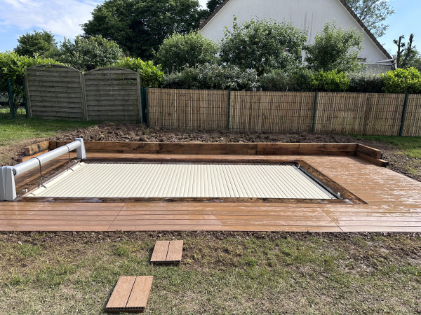Terrasse composite piscine à Neauphle-le-Château |DU RÊVE AU JARDIN