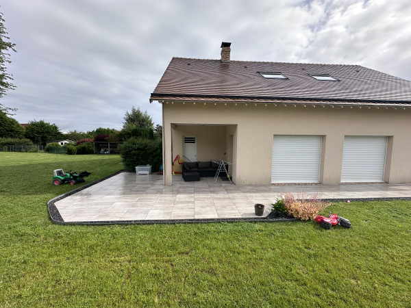 Terrasse gré céramique à Neauphle-le-Château | DU RÊVE AU JARDIN